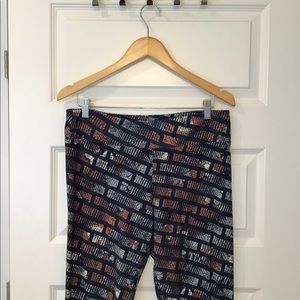 NWOT Lularoe Women’s patterned Leggings
